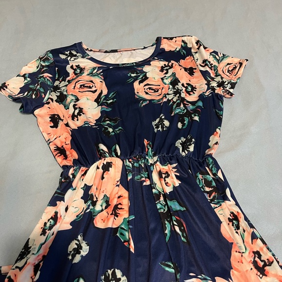 Floral Maxi Dress - Picture 6 of 13